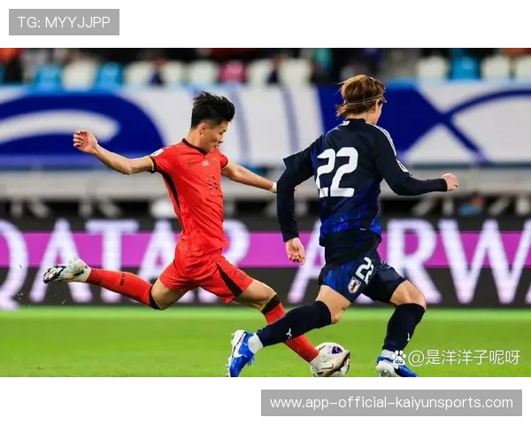 球队在比赛中凭借优秀罚球率把握胜机，足球比赛将球员罚出场外的牌子为