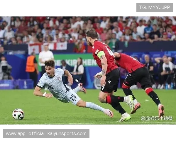 足球转会谈判是否应更加专业透明，足球转会窗